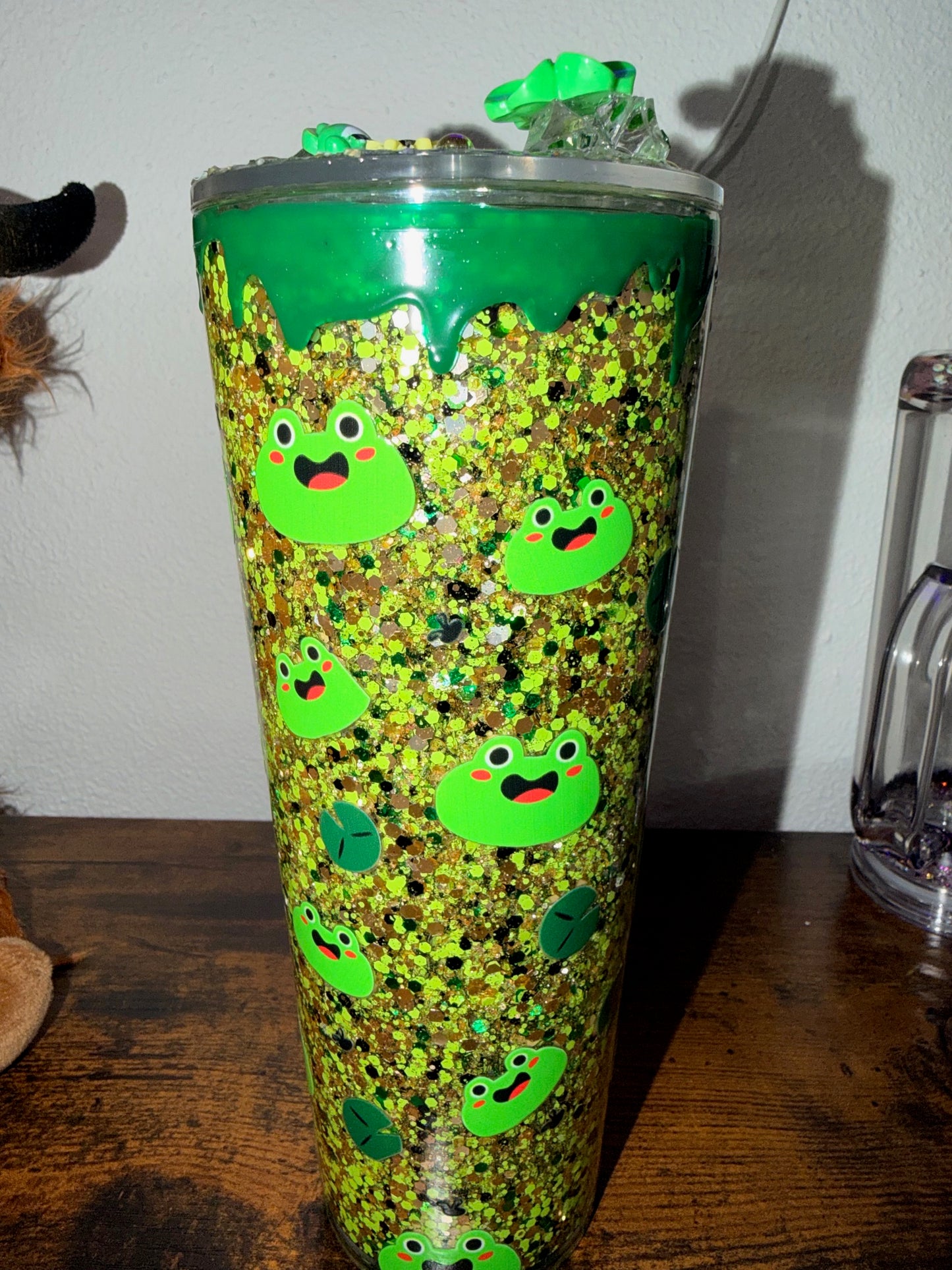 24oz Acrylic Slow Flow Snow Globe